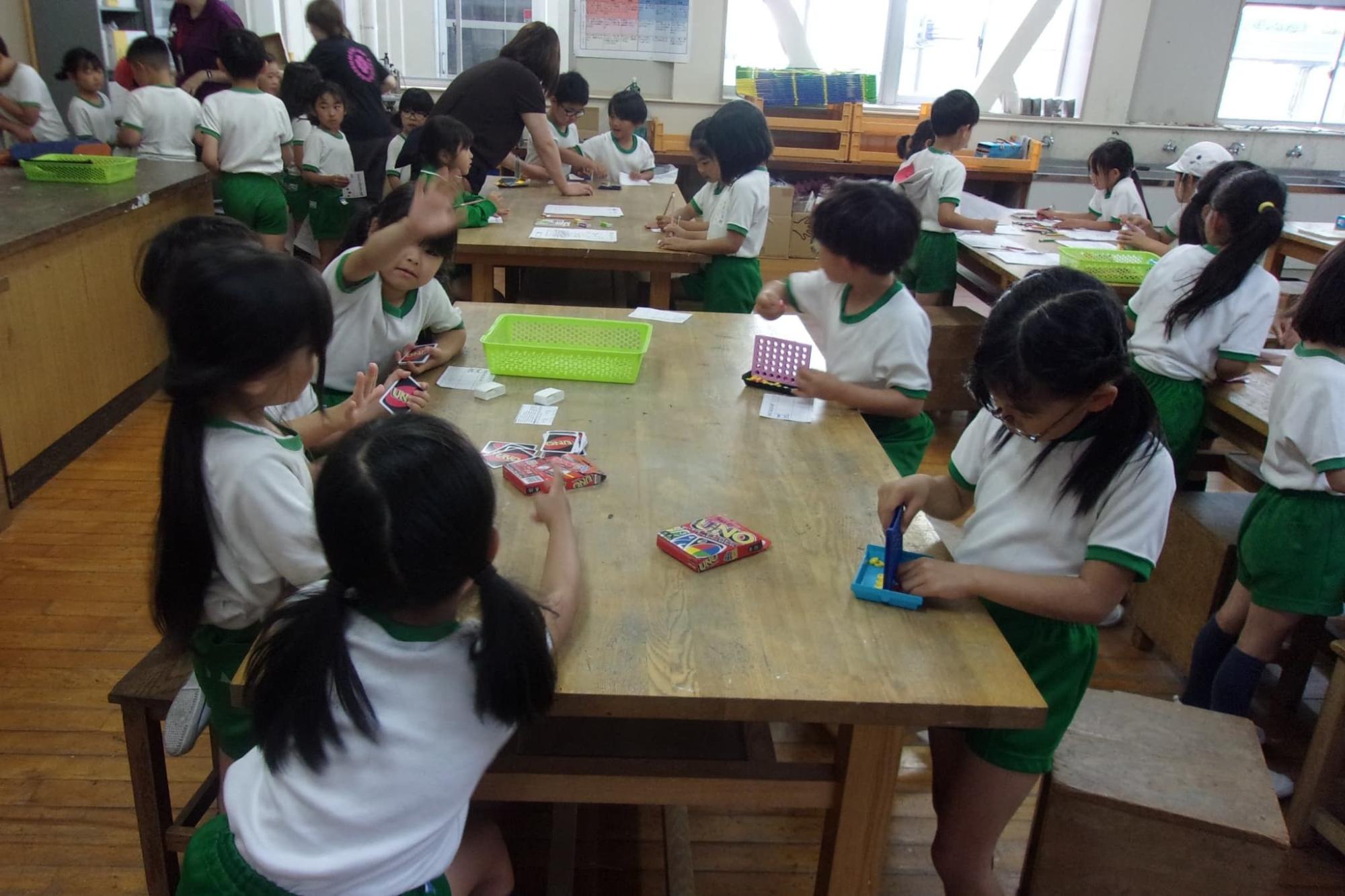 本荘小学校のイングリッシュ・カフェ様々なアクティビティ