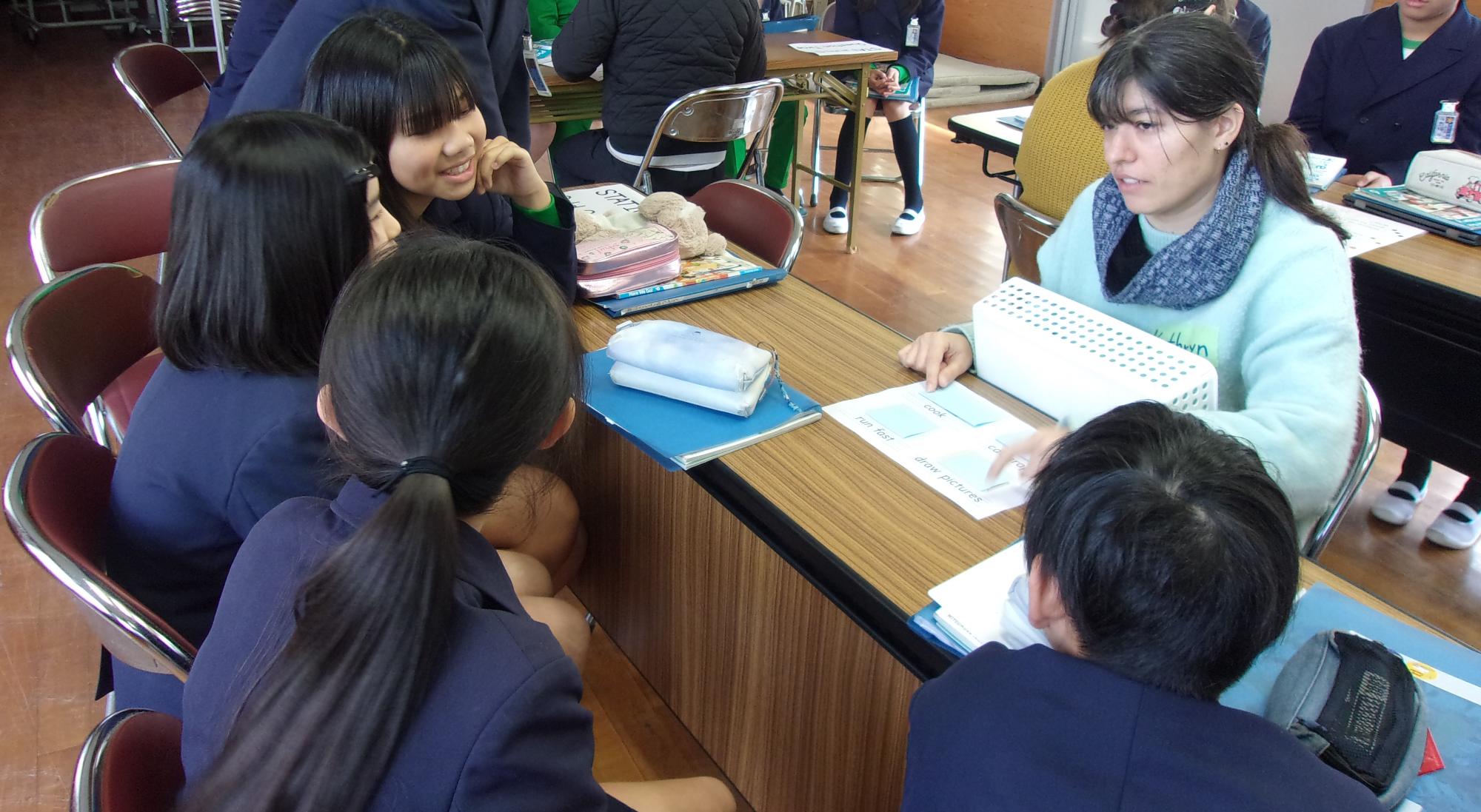 どれが違うのか見つける本荘小学生