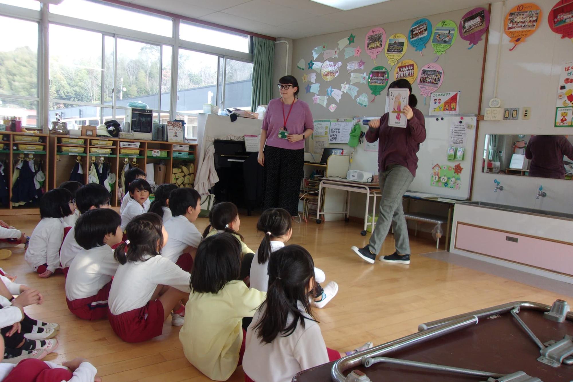 動物の名前を英語で答える園児