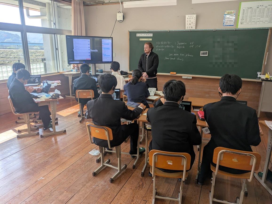 佐伯中学校での遠隔交流の様子