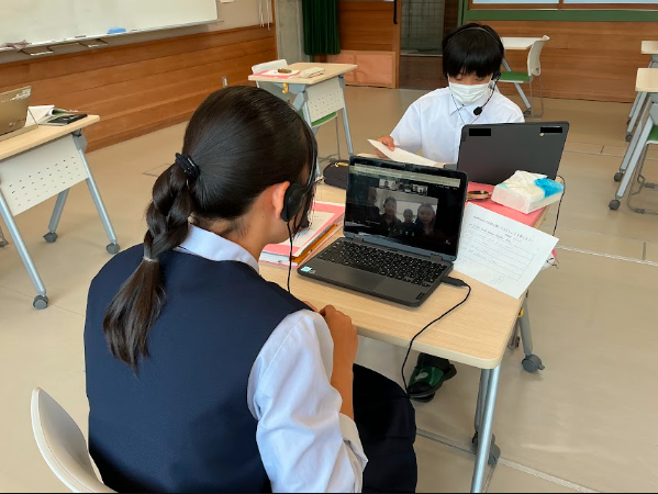 遠隔交流をする佐伯中学校1年生