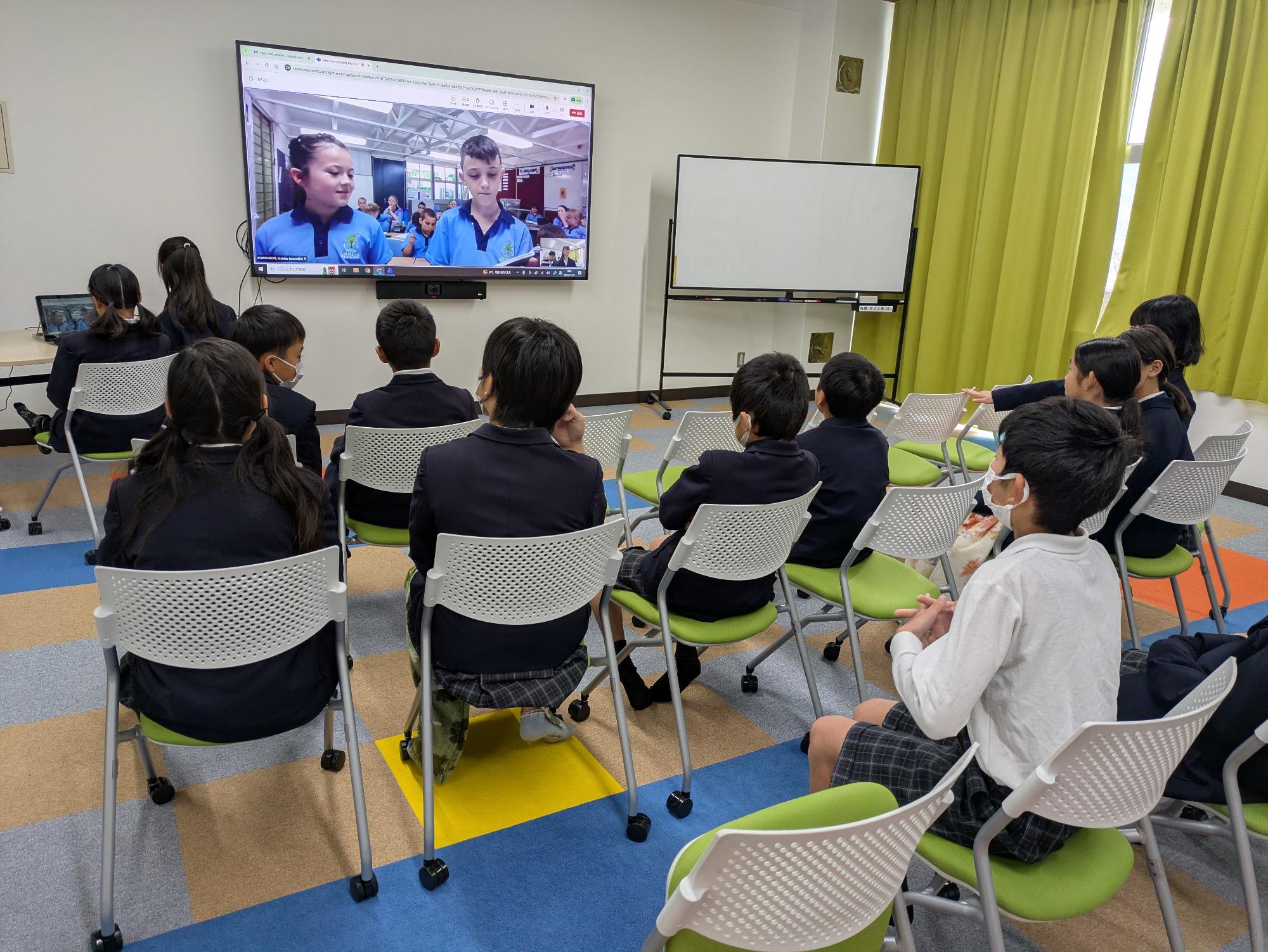 和気小遠隔交流の様子